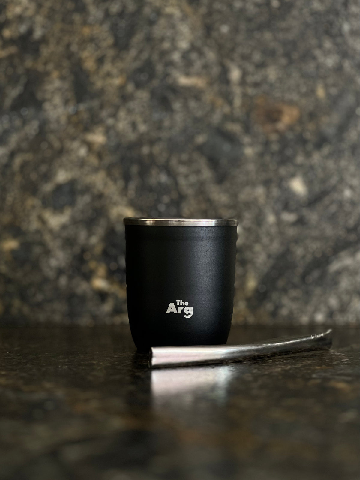 Set Mate Metálico Negro de The Argentino + Bombilla Plana + Cepillo de Limpieza