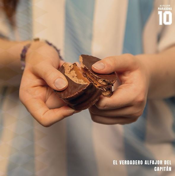Alfajor Maradona Chocolate Coated with Dulce de Leche Filling | Box of 6 (60g Each)
